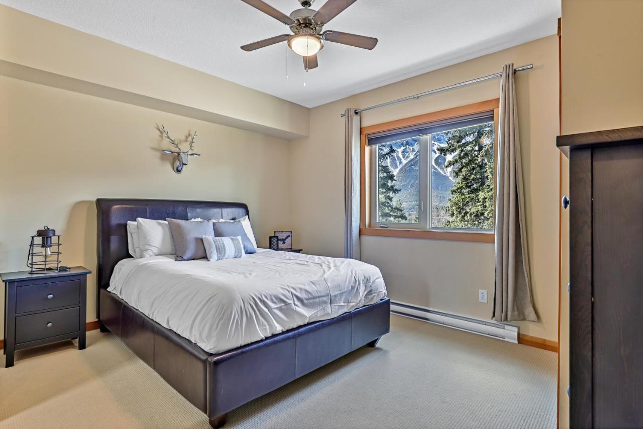キャンモアSpectacular Mountain View Corner Unit Pool Hot Tub Park Passアパートメント エクステリア 写真