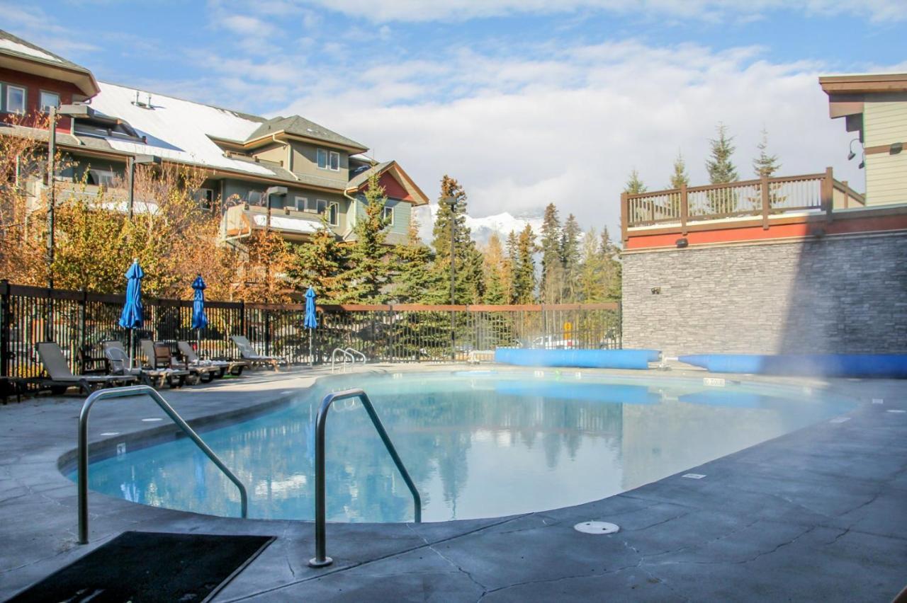 キャンモアSpectacular Mountain View Corner Unit Pool Hot Tub Park Passアパートメント エクステリア 写真