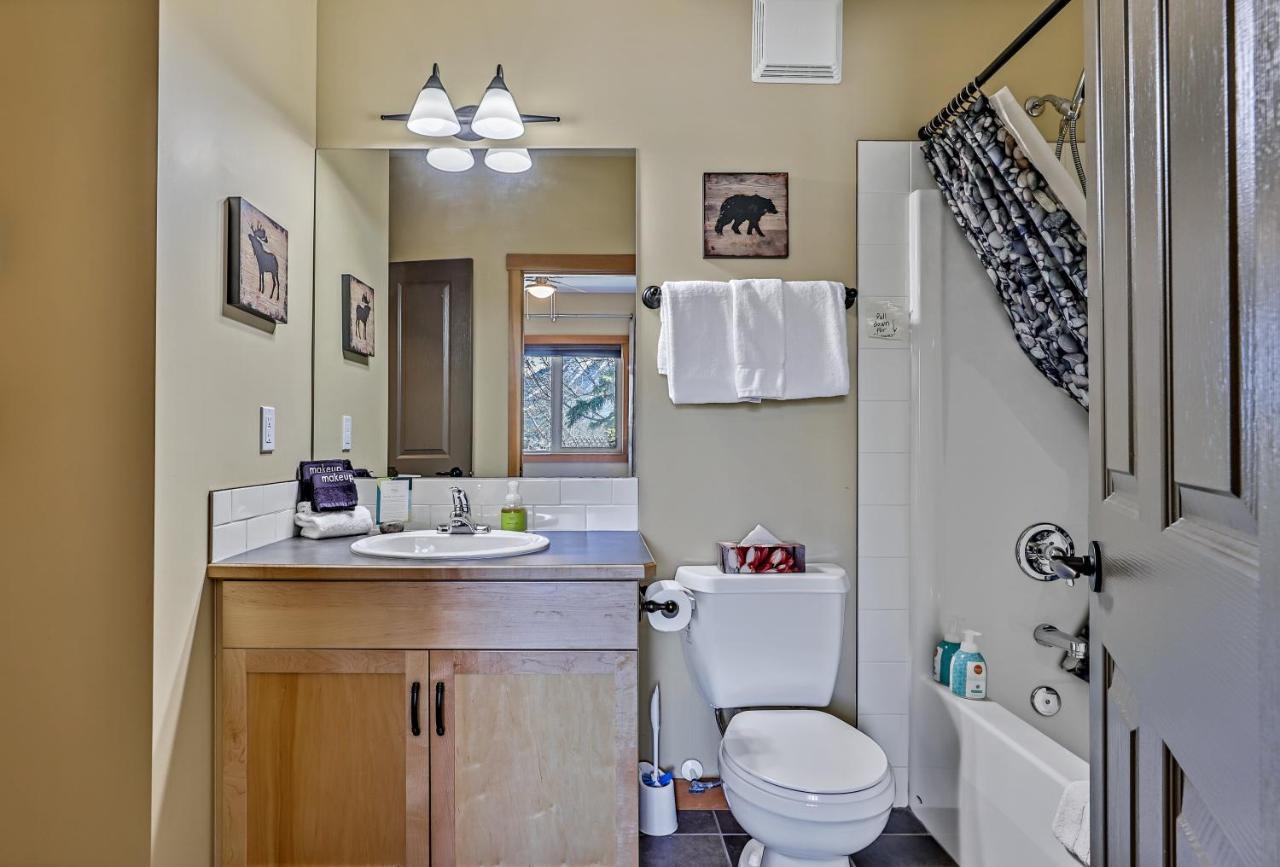 キャンモアSpectacular Mountain View Corner Unit Pool Hot Tub Park Passアパートメント エクステリア 写真