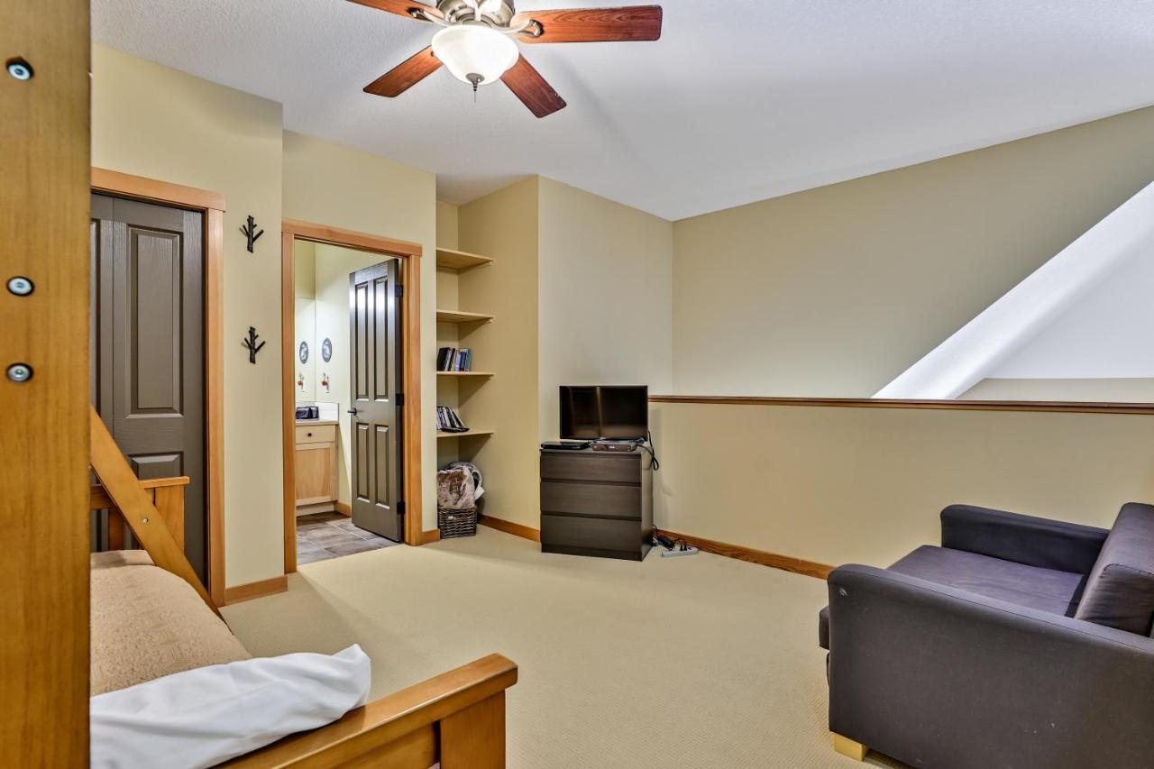 キャンモアSpectacular Mountain View Corner Unit Pool Hot Tub Park Passアパートメント エクステリア 写真