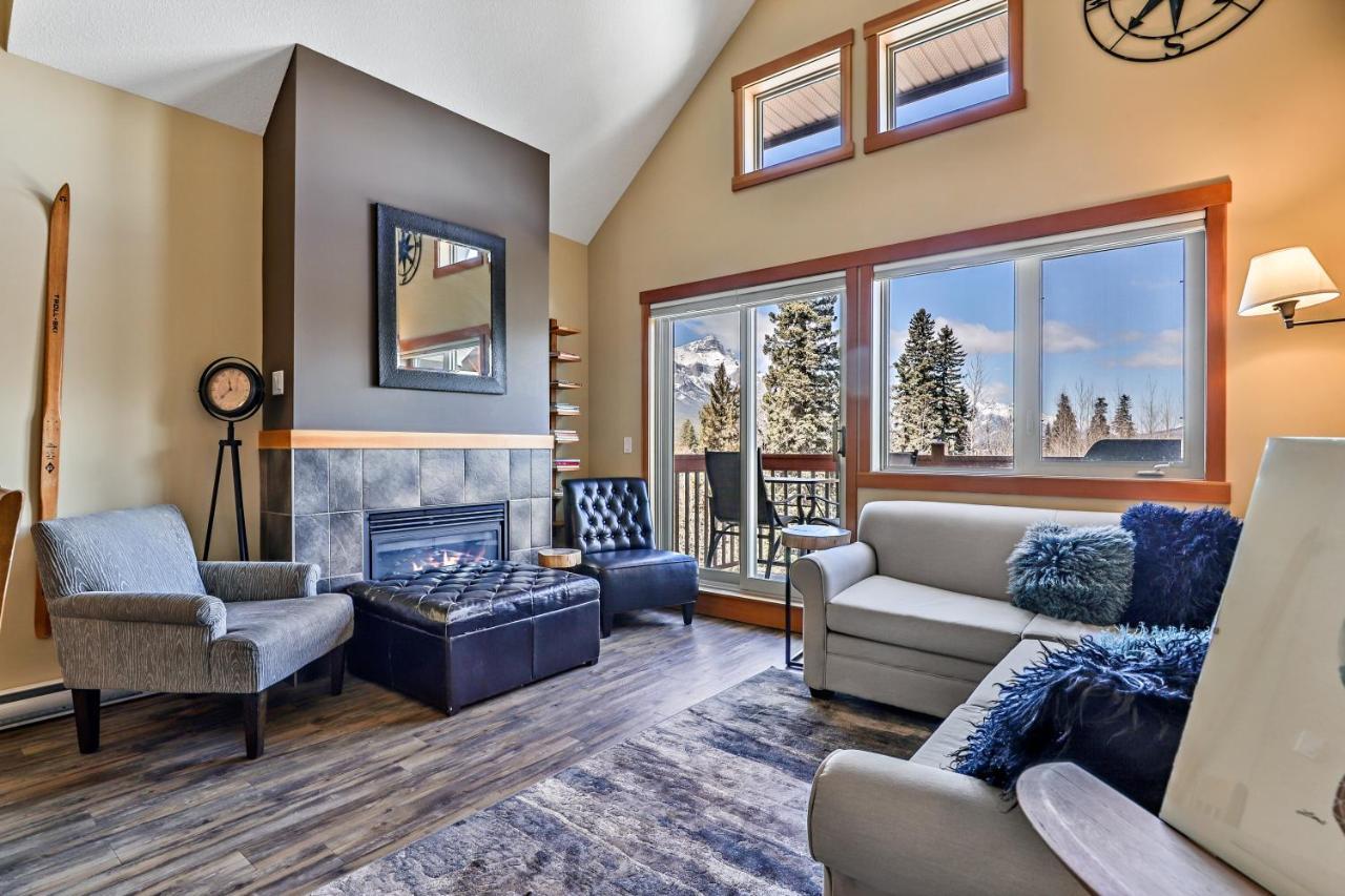 キャンモアSpectacular Mountain View Corner Unit Pool Hot Tub Park Passアパートメント エクステリア 写真