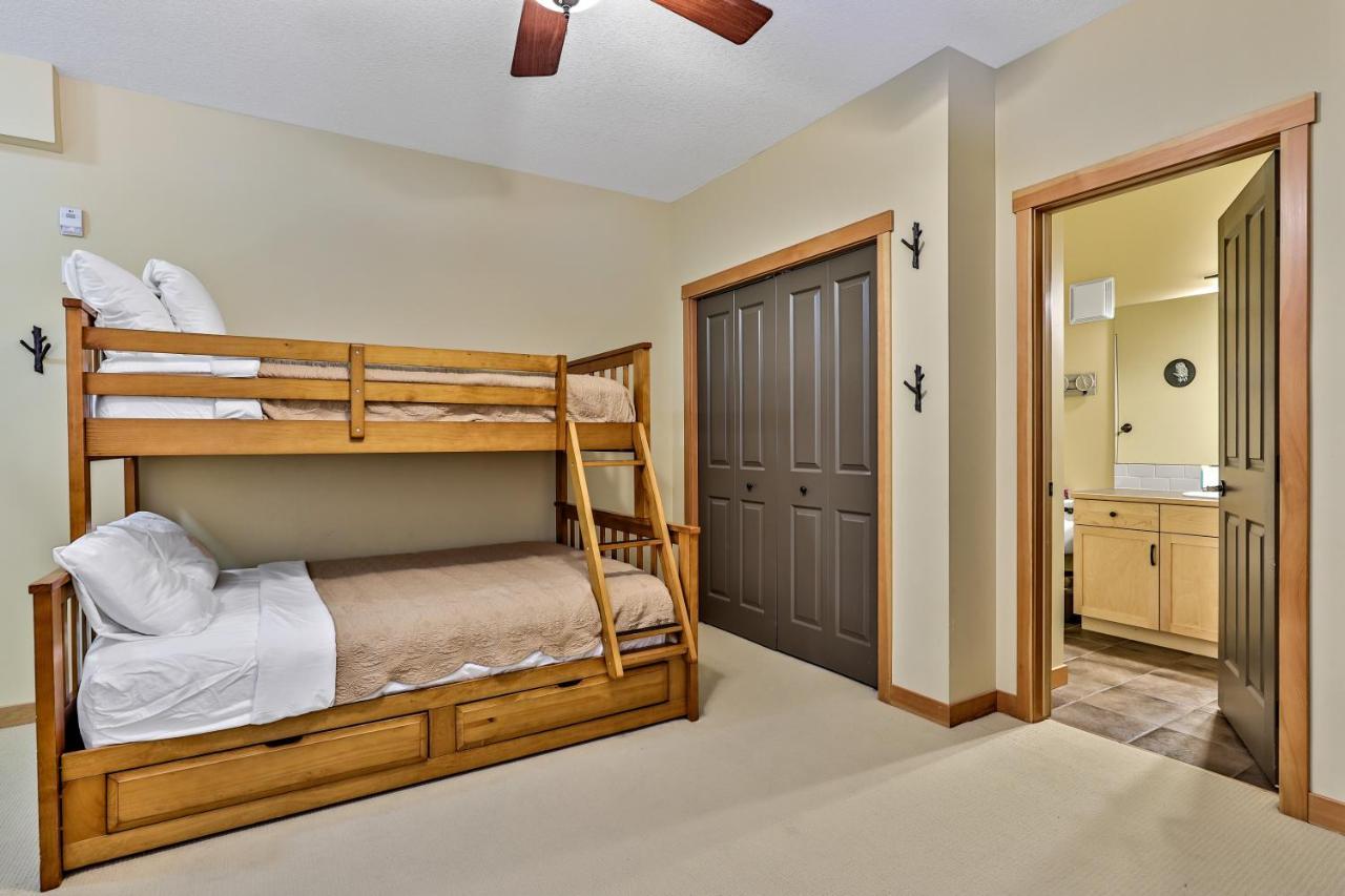 キャンモアSpectacular Mountain View Corner Unit Pool Hot Tub Park Passアパートメント エクステリア 写真